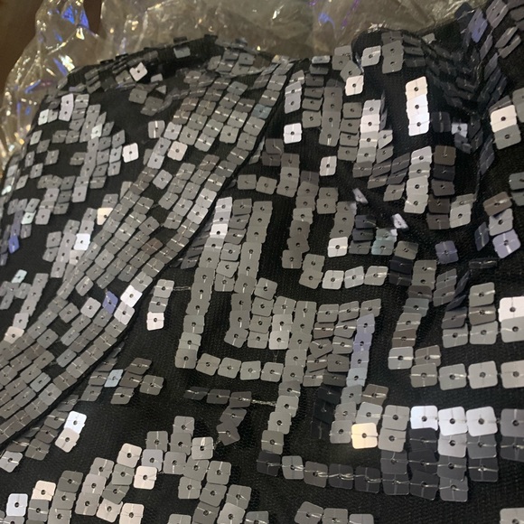 ❌SOLD❌ Tadashi Shoji Geometricaly Sequined Illusion Dress Size 14 - Picture 4 of 11